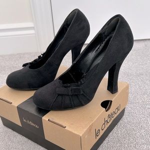 Suede Heels with Bow Size 7